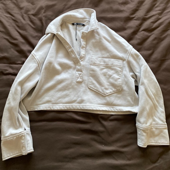 Zara Tops - Zara Crop Sweatshirt